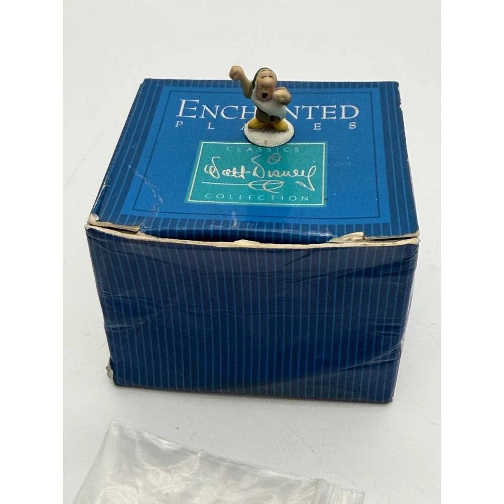 WDCC Enchanted Places Sleepy Dwarf Miniature Disney's Snow White Box Figurine